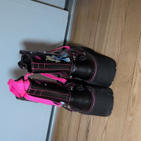 Dolls Kill X Bratz Boots - Picture 2 of 6